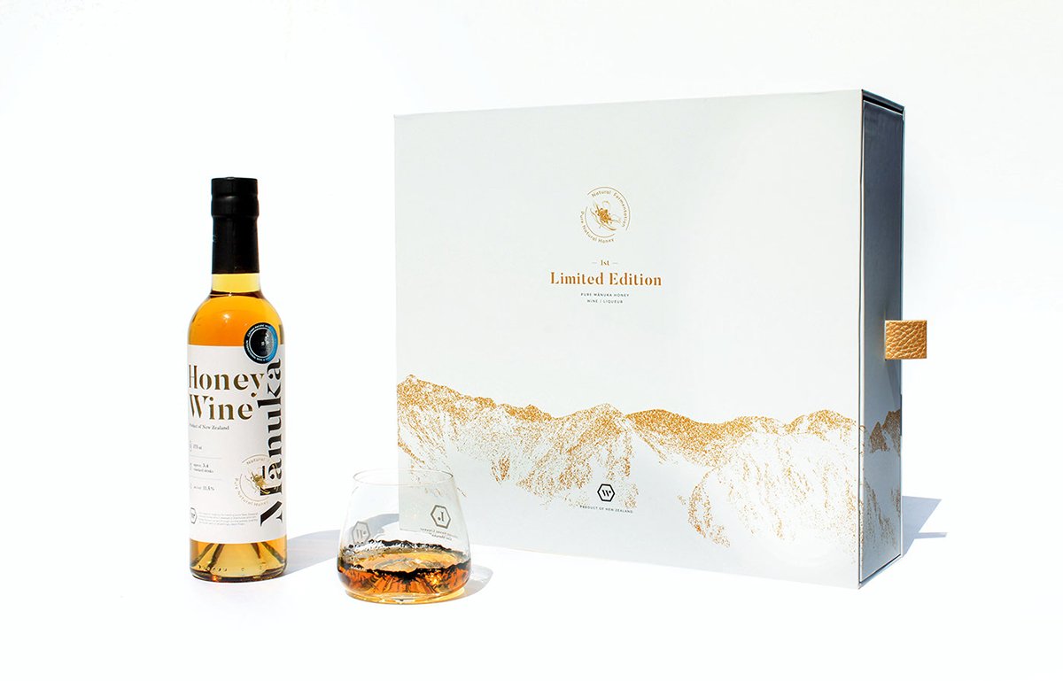 MānukaHoney蜂蜜風(fēng)味葡萄酒品牌包裝設(shè)計(jì)欣賞，葡萄酒品牌，酒品牌設(shè)計(jì)，酒品牌策劃，酒品牌全案策劃，酒品牌形象塑造，深圳品牌設(shè)計(jì)，深圳品牌策劃，深圳品牌全案策劃，深圳品牌形象塑造，左右格局    