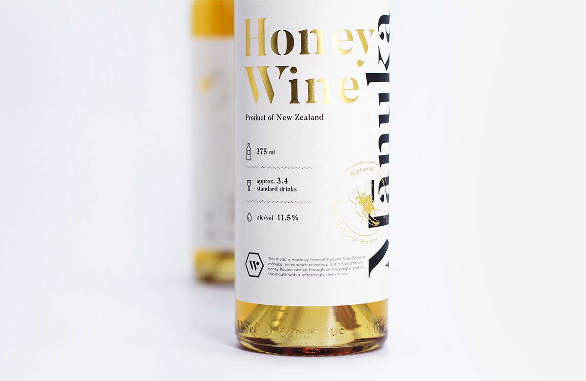 MānukaHoney蜂蜜風(fēng)味葡萄酒品牌包裝設(shè)計(jì)欣賞，葡萄酒品牌，酒品牌設(shè)計(jì)，酒品牌策劃，酒品牌全案策劃，酒品牌形象塑造，深圳品牌設(shè)計(jì)，深圳品牌策劃，深圳品牌全案策劃，深圳品牌形象塑造，左右格局